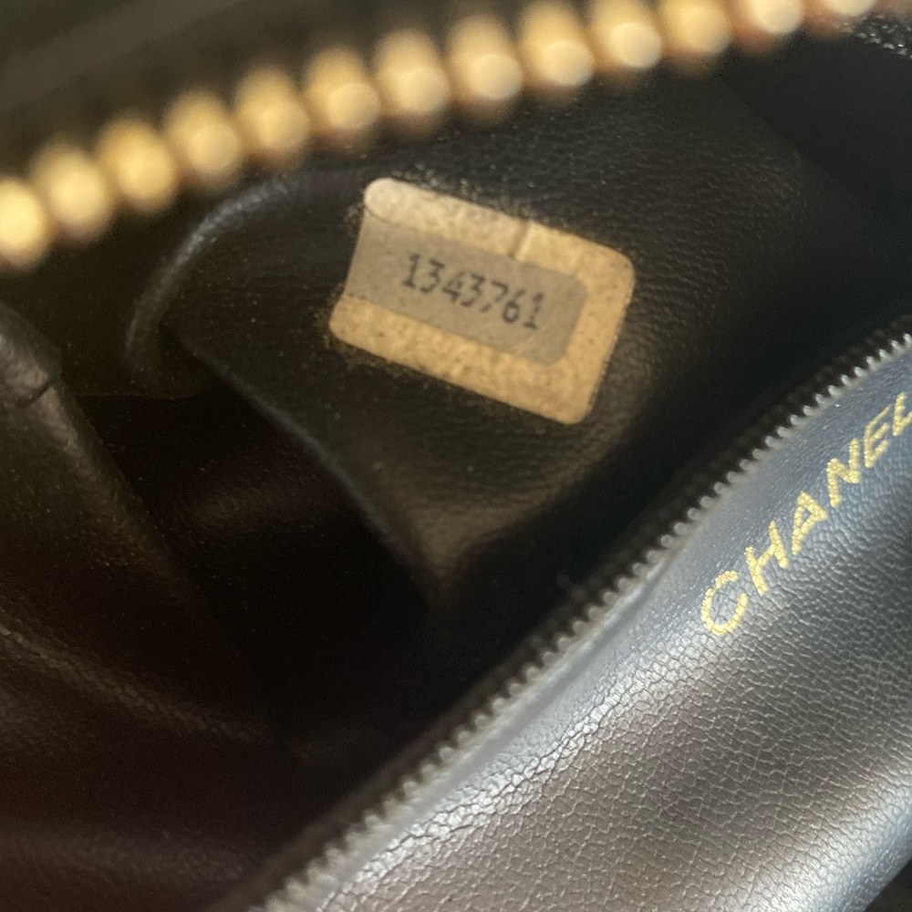 Classic CHANEL Black Quilted Patent Leather Shoulder Tote, 24K Gold Plated - Picture 8 of 16